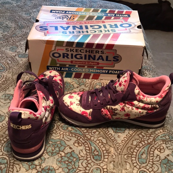 Skechers Shoes - Picture 2 of 5